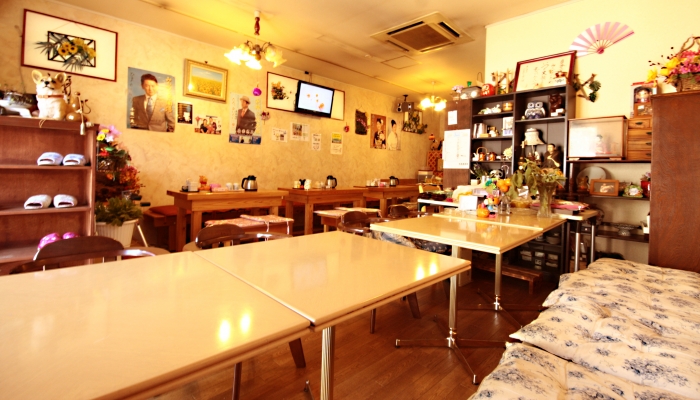 カラオケ喫茶 ひまわり 〒286-0035 千葉県成田市囲護台1101-8
JR西口駅前通り