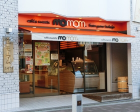 cafe & sweets  momom 〒286-0033 千葉県成田市花崎町８３９－１２