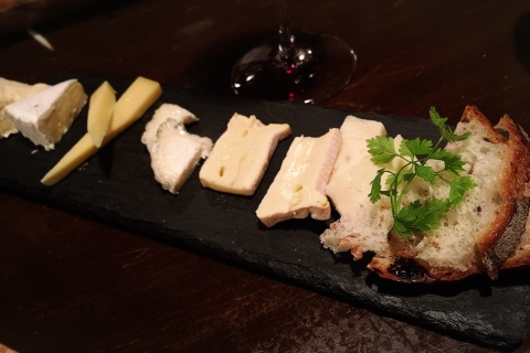 今宵、成田で世界の肉料理とごほうびワインを 〒286-0033 成田市花崎町845-1 日替わりチーズの盛り合わせ 
