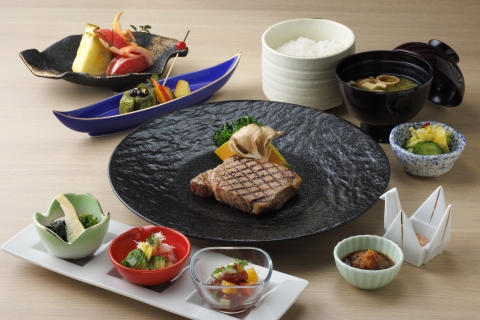 ホテル日航成田　カジュアル・リゾート・ダイニング セリーナ 〒286-0106 千葉県成田市取香500 【御膳・丼メニュー】
17:30～23:00（ラストオーダー22:30）