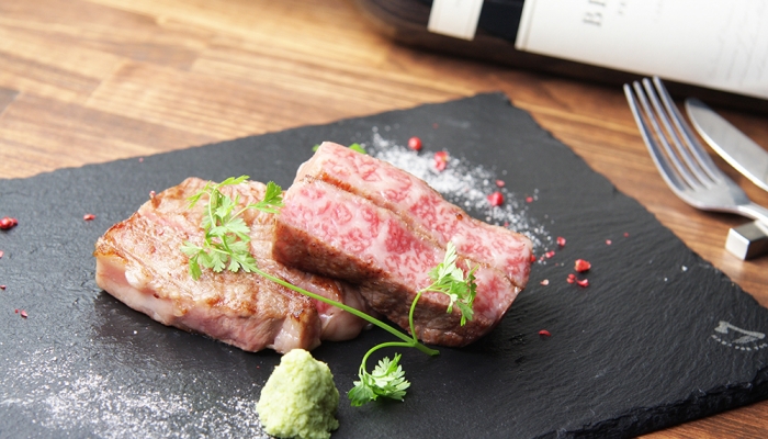 厳選肉×バル ステーキハウス成田 〒286-0033 千葉県成田市花崎町538 はやしビル2F