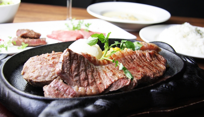 厳選肉×バル ステーキハウス成田 〒286-0033 千葉県成田市花崎町538 はやしビル2F